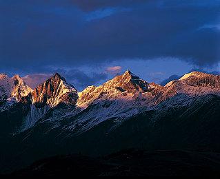 《怪兽8号：游戏》新视觉图公开 上线时间待定